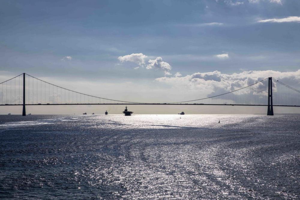 USS Kearsarge passes under the Great Belt Bridge on 22 September